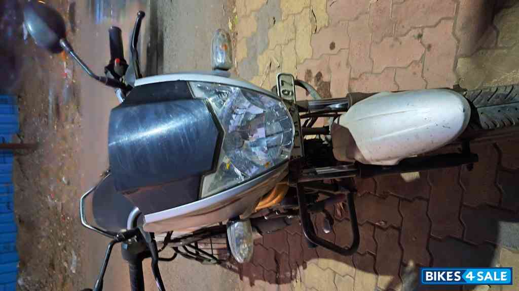 Silver Mahindra Centuro NXT