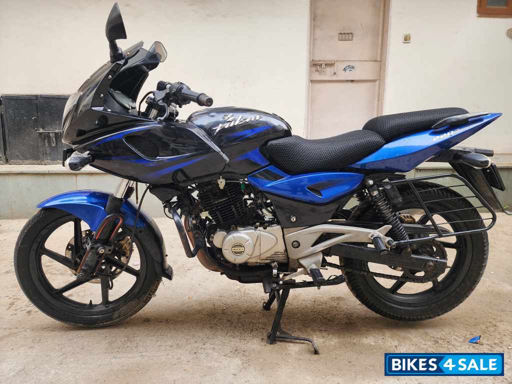 Bajaj Pulsar 220F