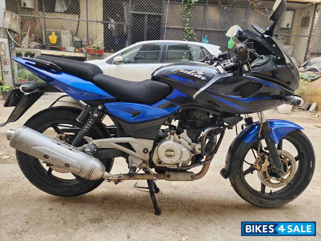 Bajaj Pulsar 220F