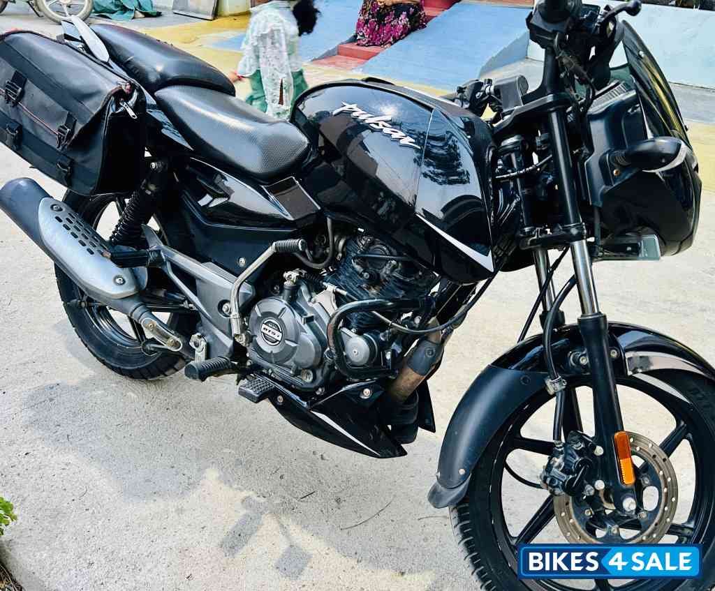 Black Bajaj Pulsar 125 Split Seat