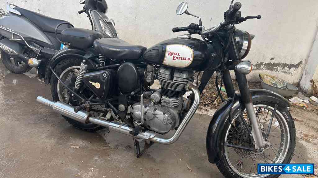 Black Royal Enfield Classic 350