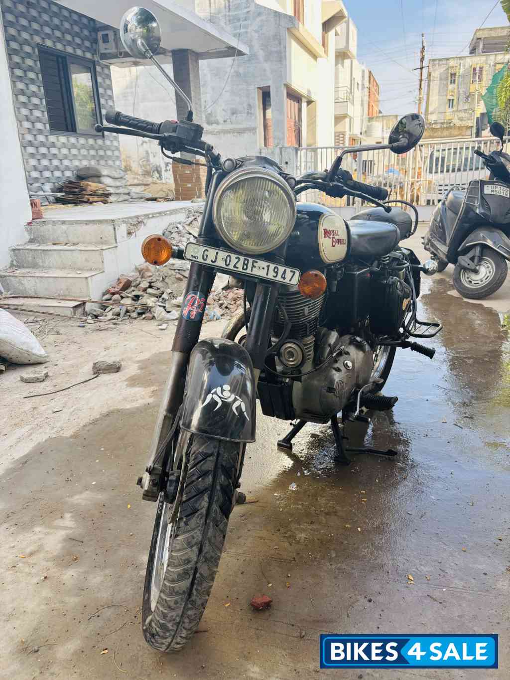 Black Royal Enfield Classic 350