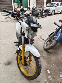 Pearl White Bajaj V15