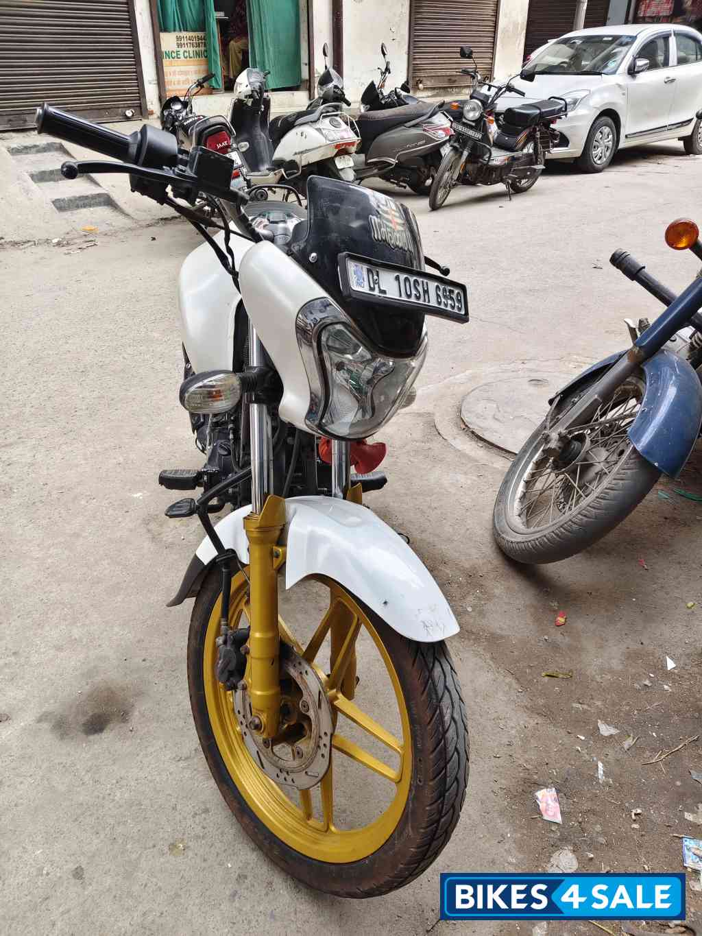 Pearl White Bajaj V15