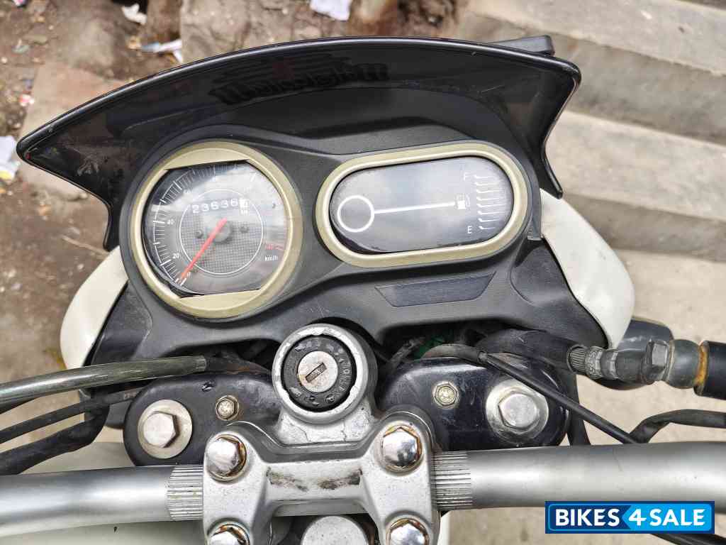 Pearl White Bajaj V15