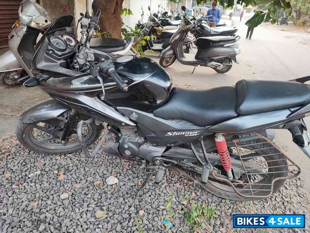 Black Honda CBF Stunner