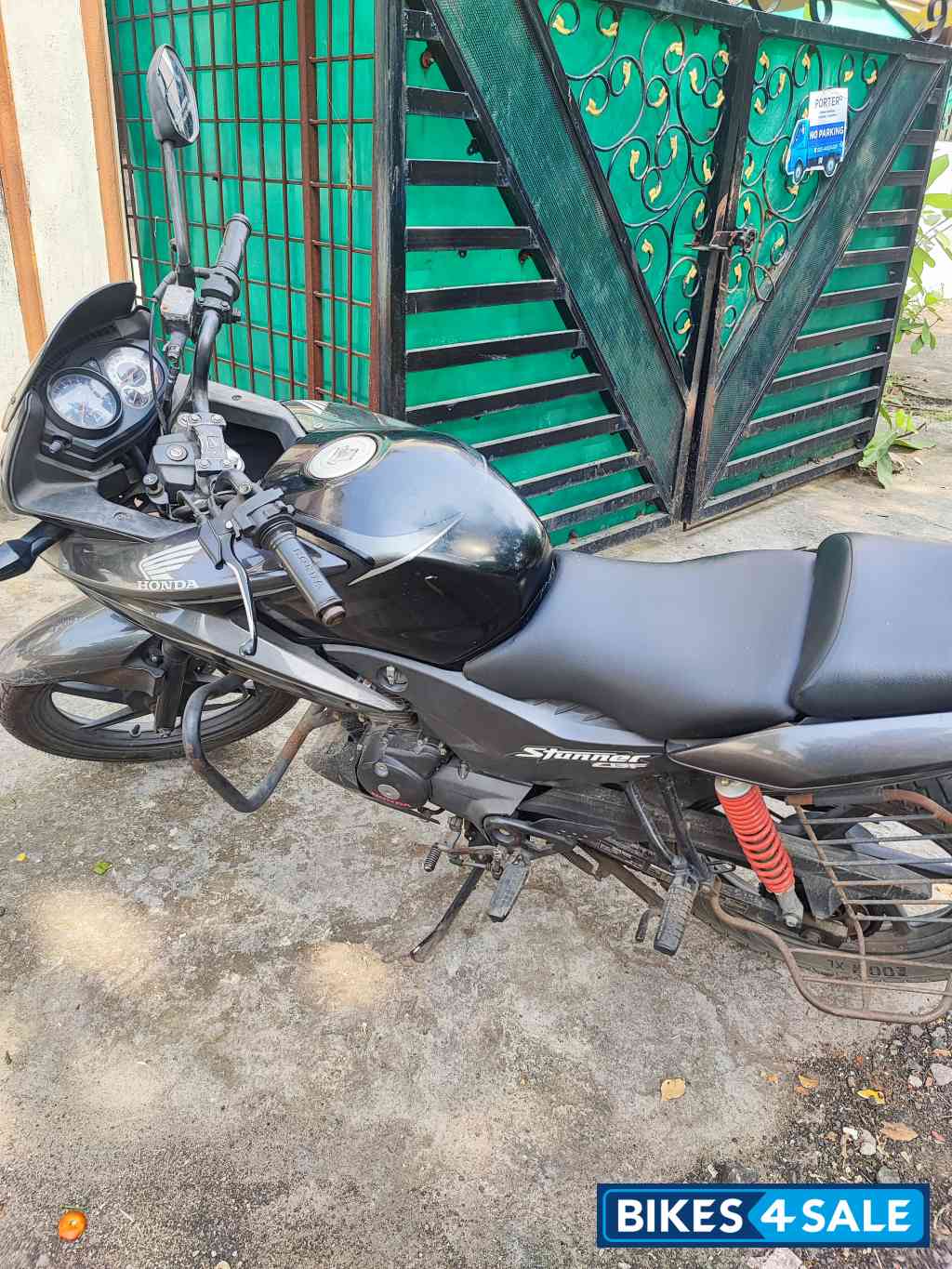 Black Honda CBF Stunner