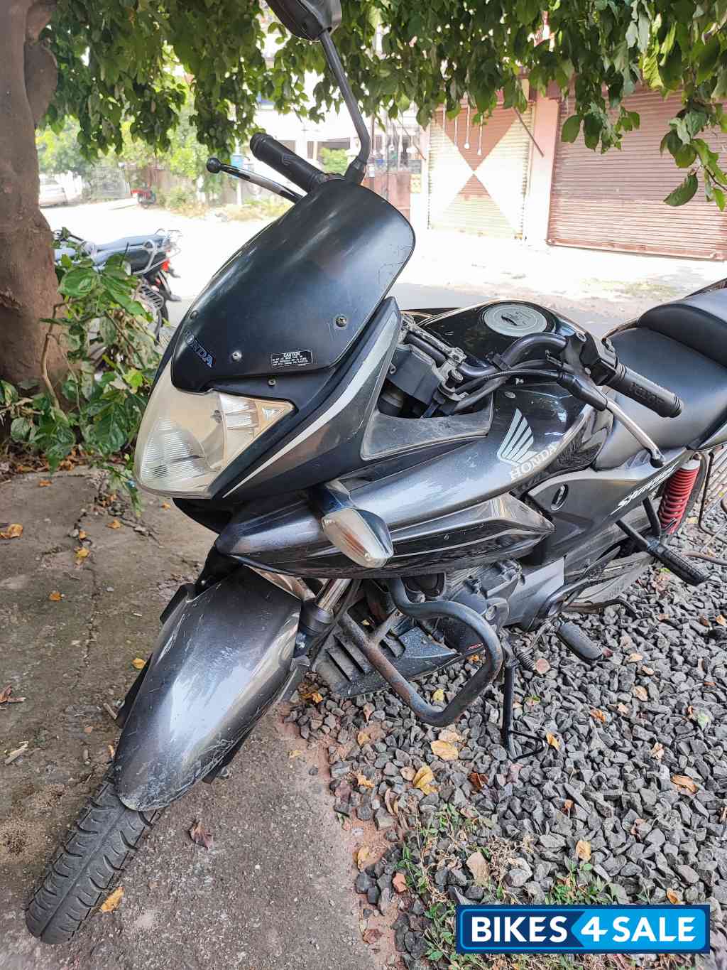 Black Honda CBF Stunner