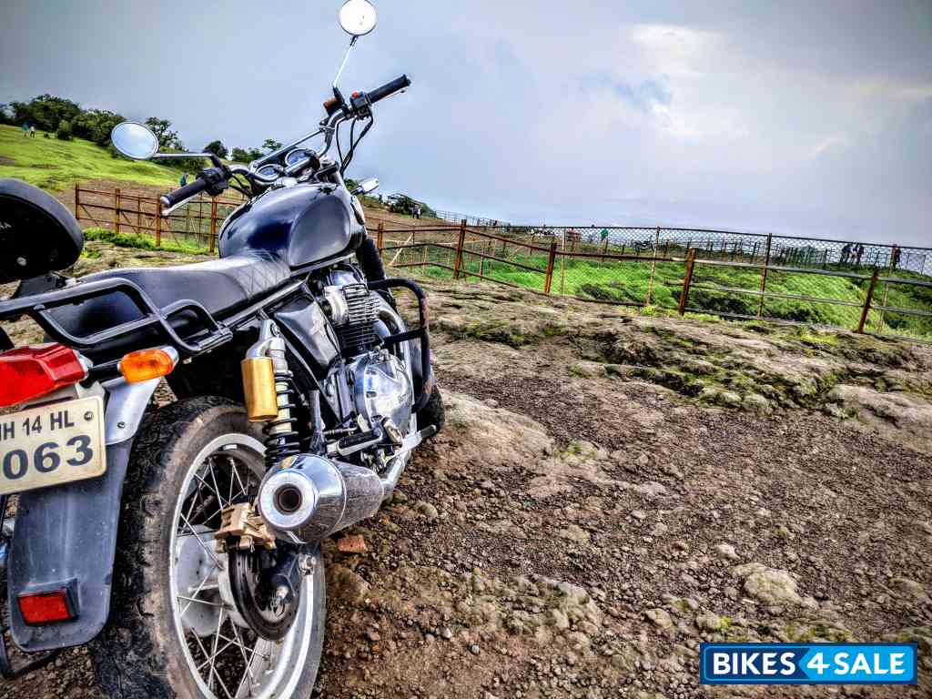 Black Royal Enfield Interceptor 650 Twin