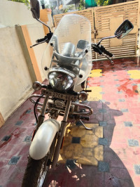 Moon White Bajaj Avenger Cruise 220 BS6