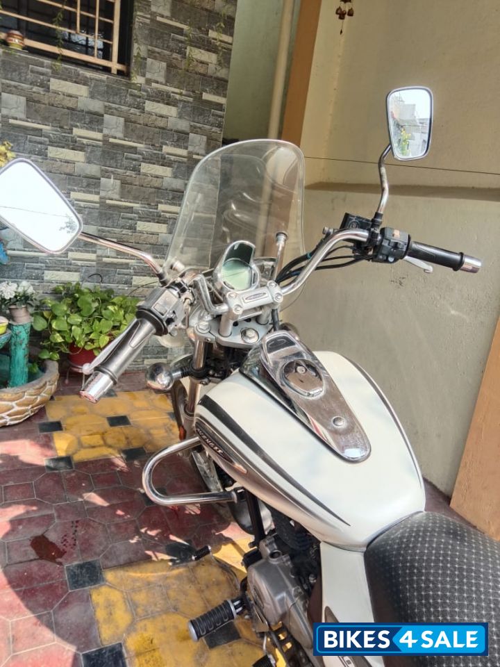 Moon White Bajaj Avenger Cruise 220 BS6