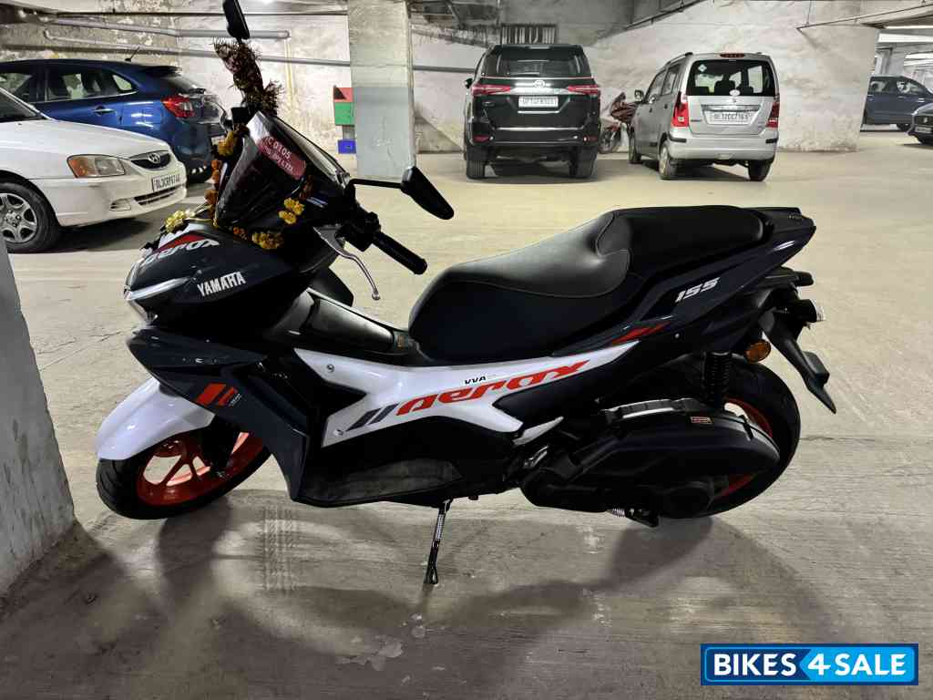White Yamaha Aerox 155 White Yamaha Aerox 155