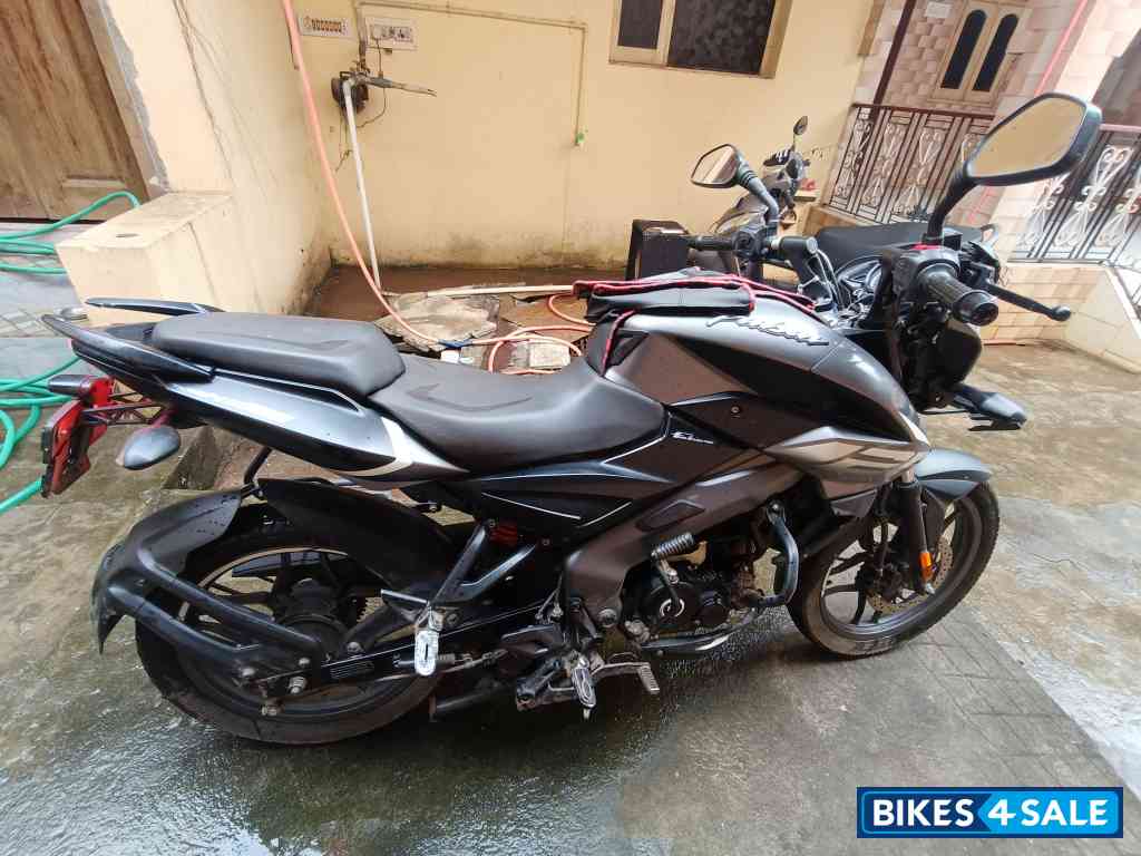 Gray Bajaj Pulsar NS 125