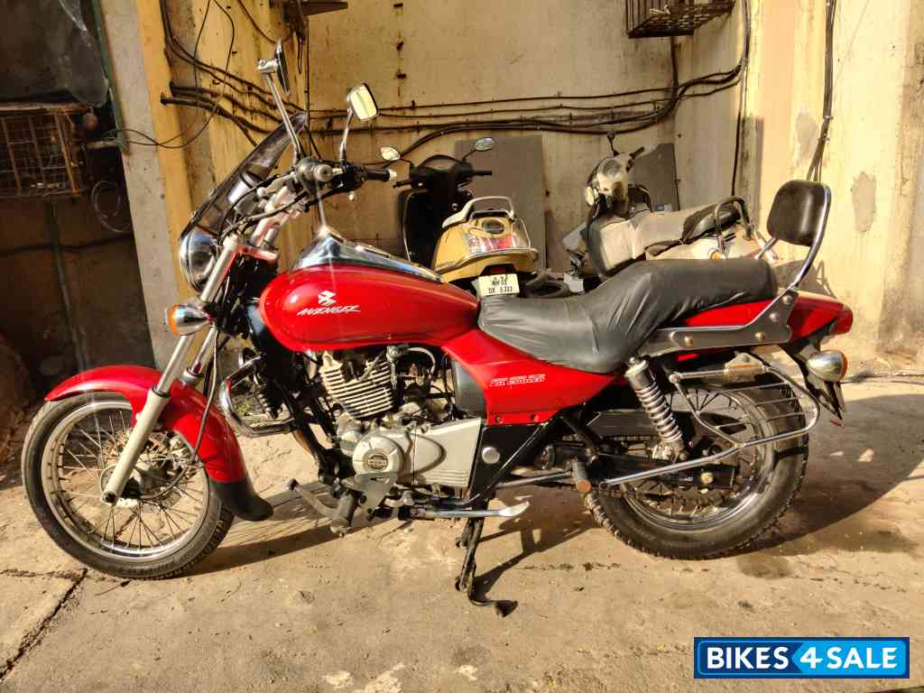 Bajaj Avenger 220 DTS-i