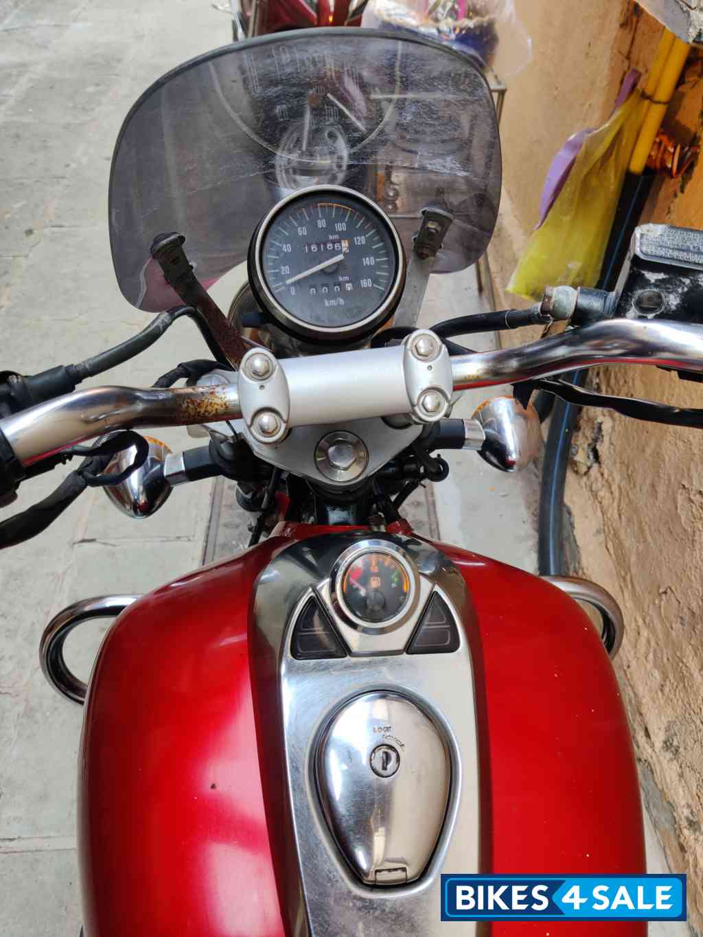 Bajaj Avenger 220 DTS-i