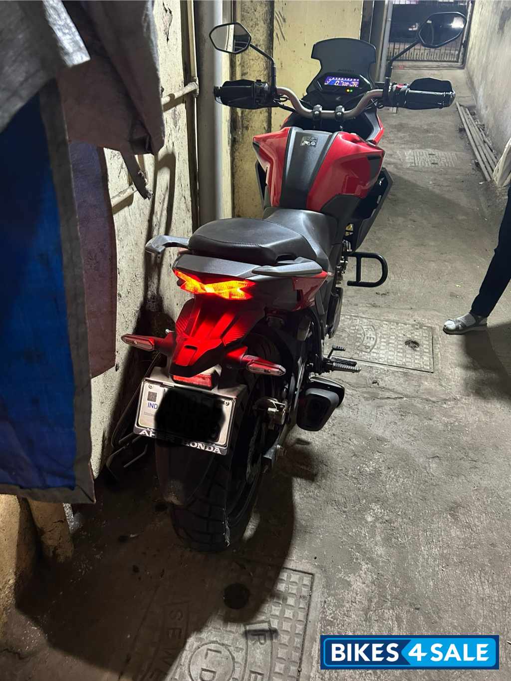 Red Honda CB200X