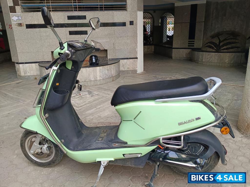 Mint Green BGauss B8 Li Technology