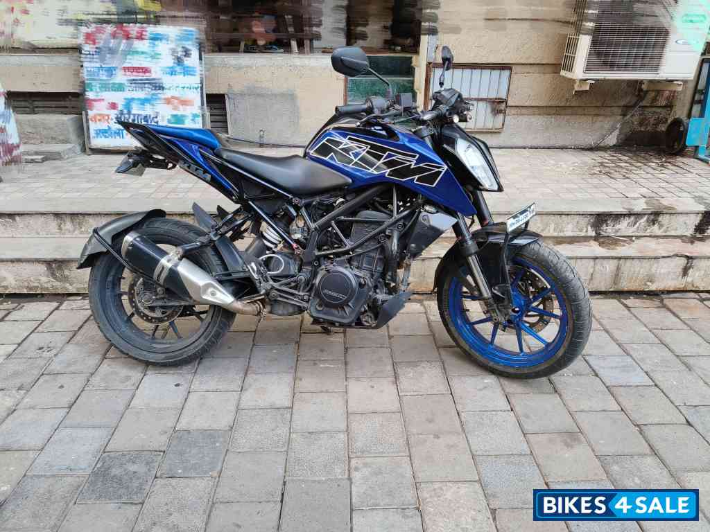 Black,blue KTM Duke 250