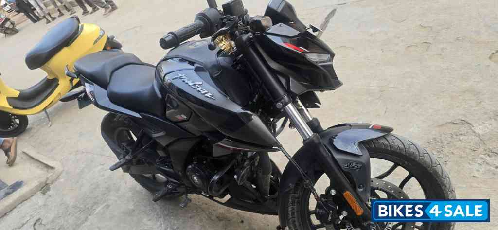 Bajaj Pulsar N160