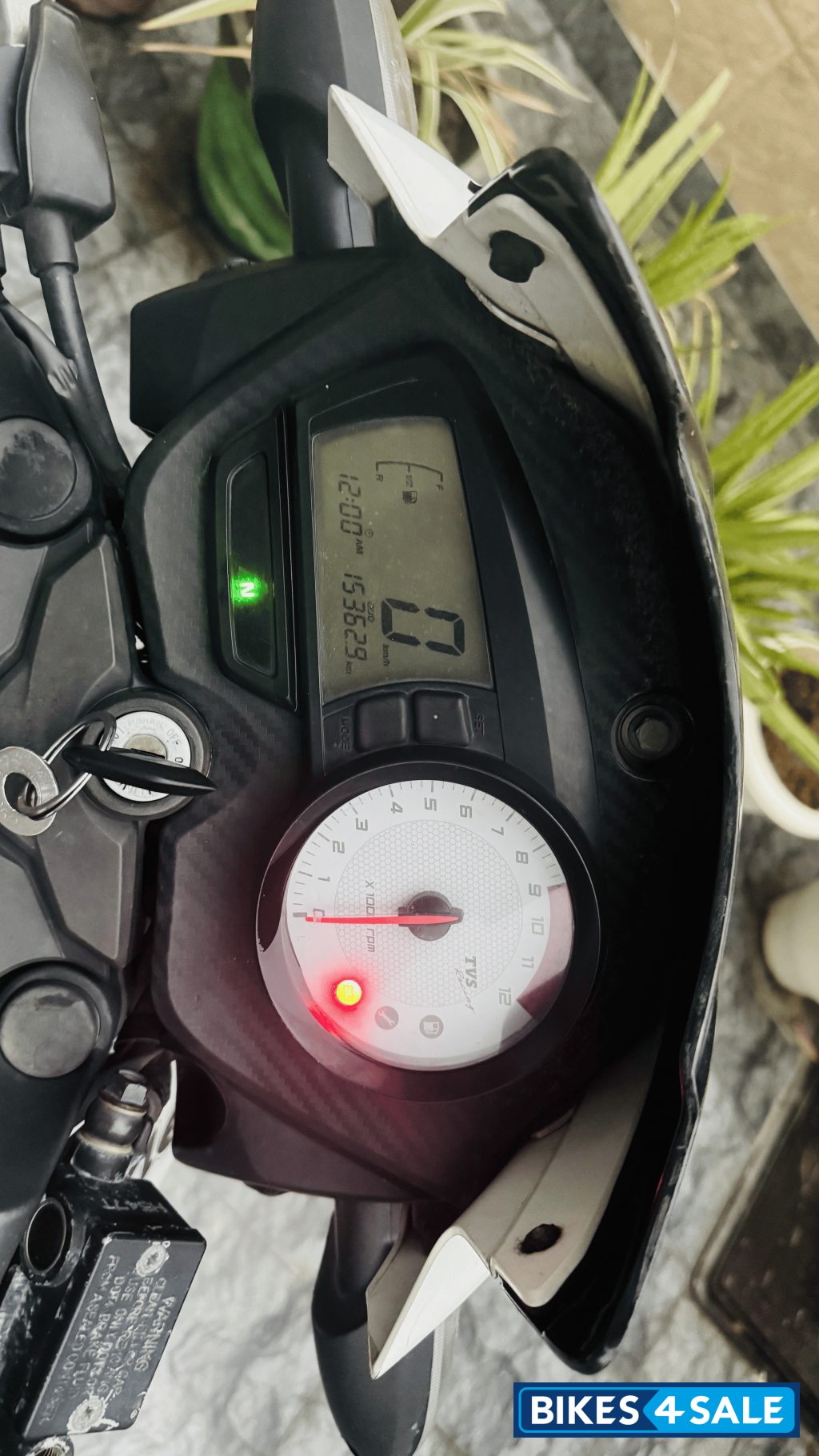 White TVS Apache RTR 180