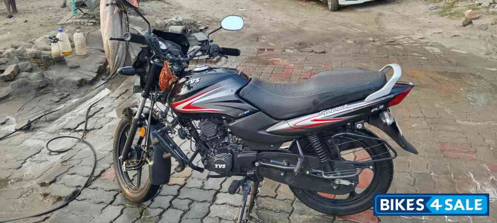 Black TVS Sport BS6