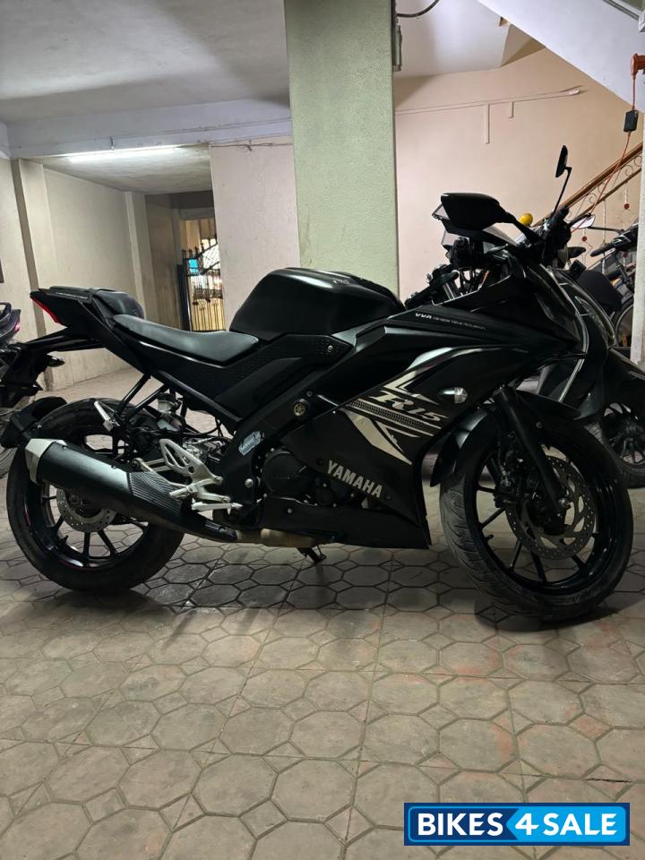 Black Yamaha YZF R15 S V3.0