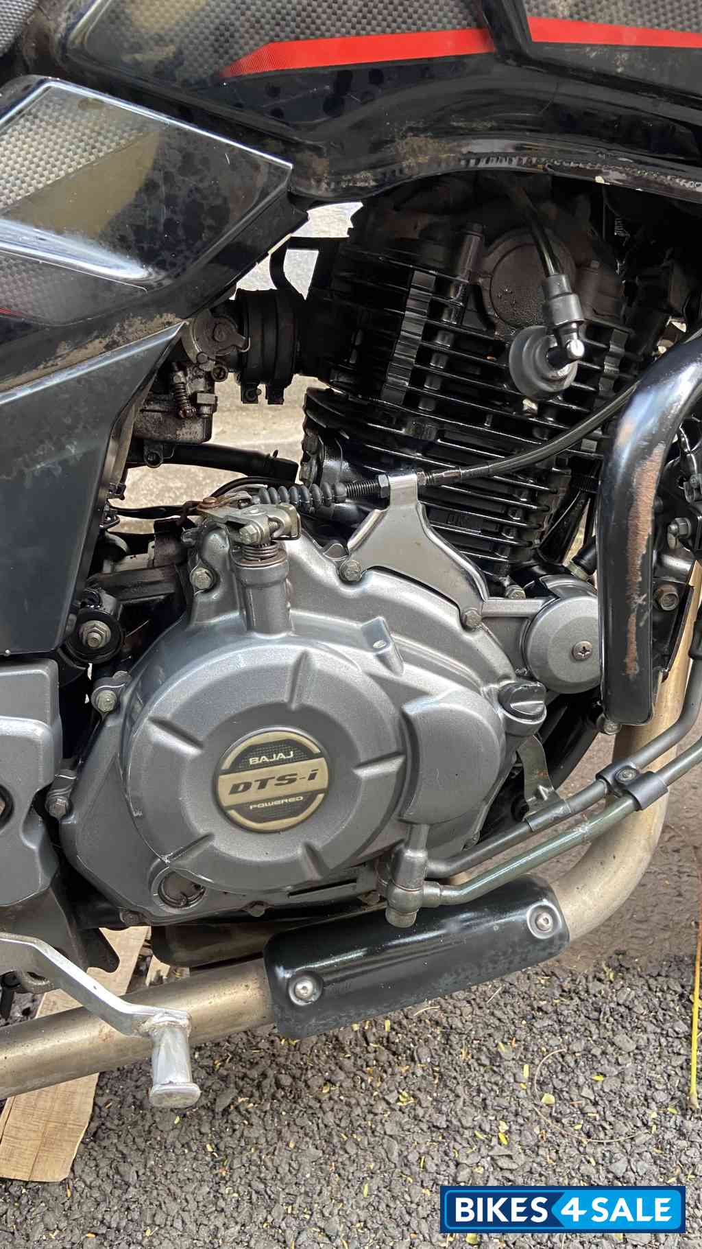 Black Bajaj Pulsar 220F