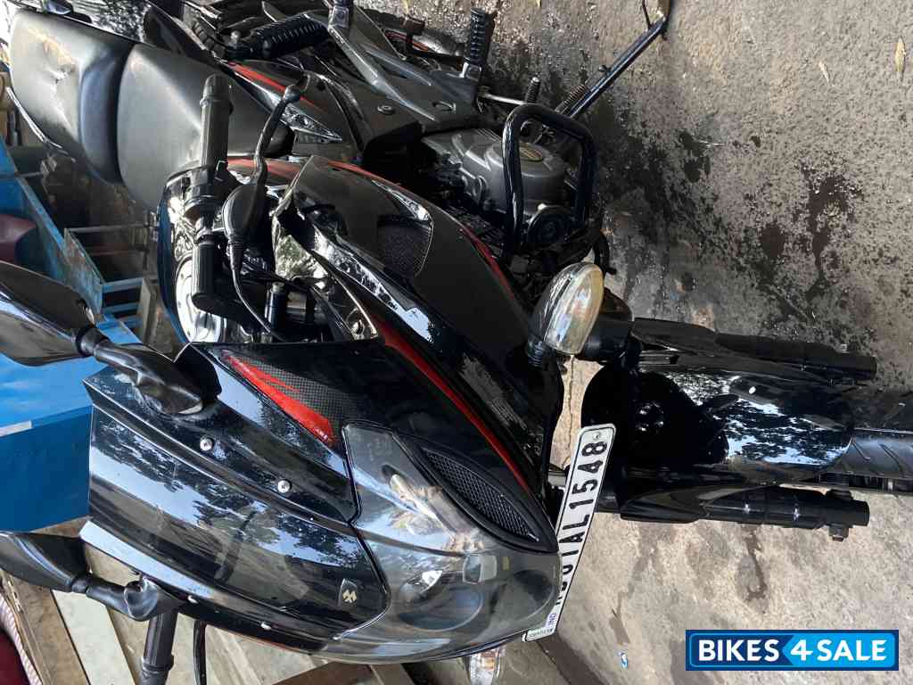 Black Bajaj Pulsar 220F