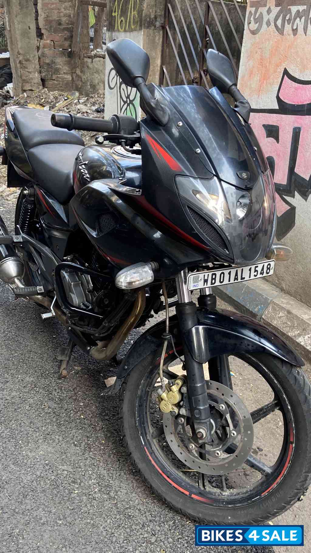 Black Bajaj Pulsar 220F