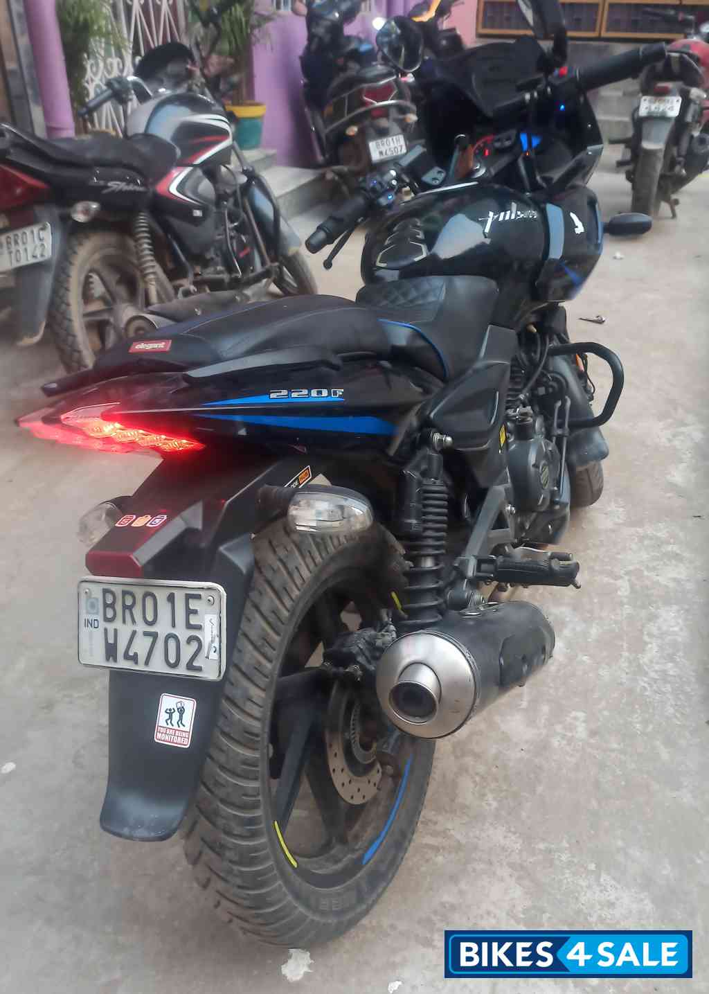 Ebony Blk Blue Dkl Bajaj Pulsar 220 DTSi