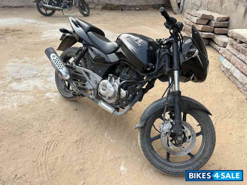 Black Bajaj Pulsar 180 DTSi