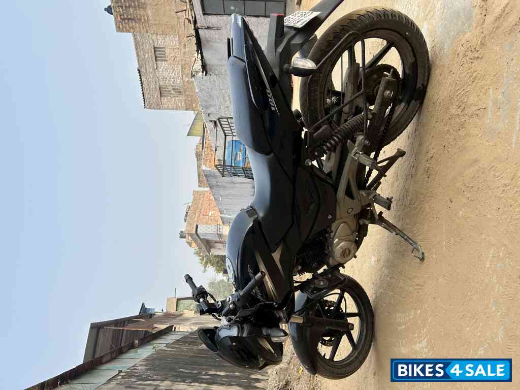 Black Bajaj Pulsar 180 DTSi