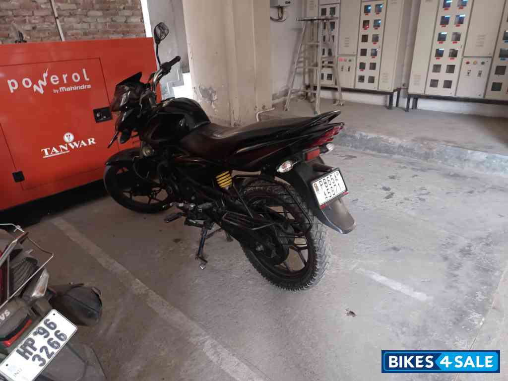 Black /red Lining Bajaj Discover 150 S