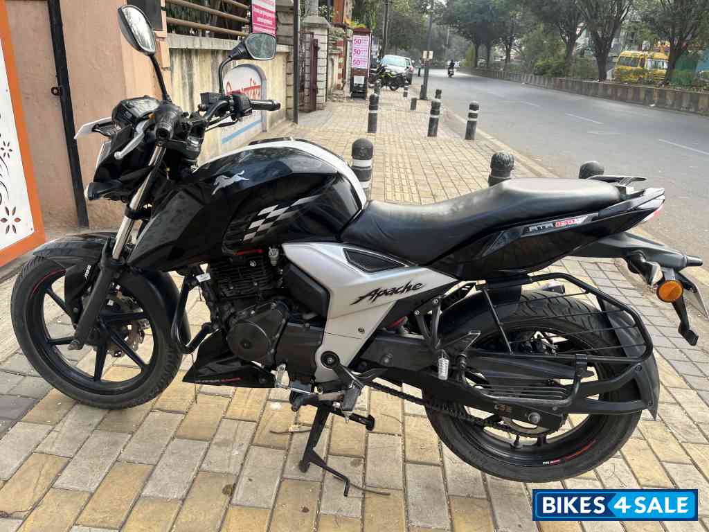 Black TVS Apache RTR 160 4V