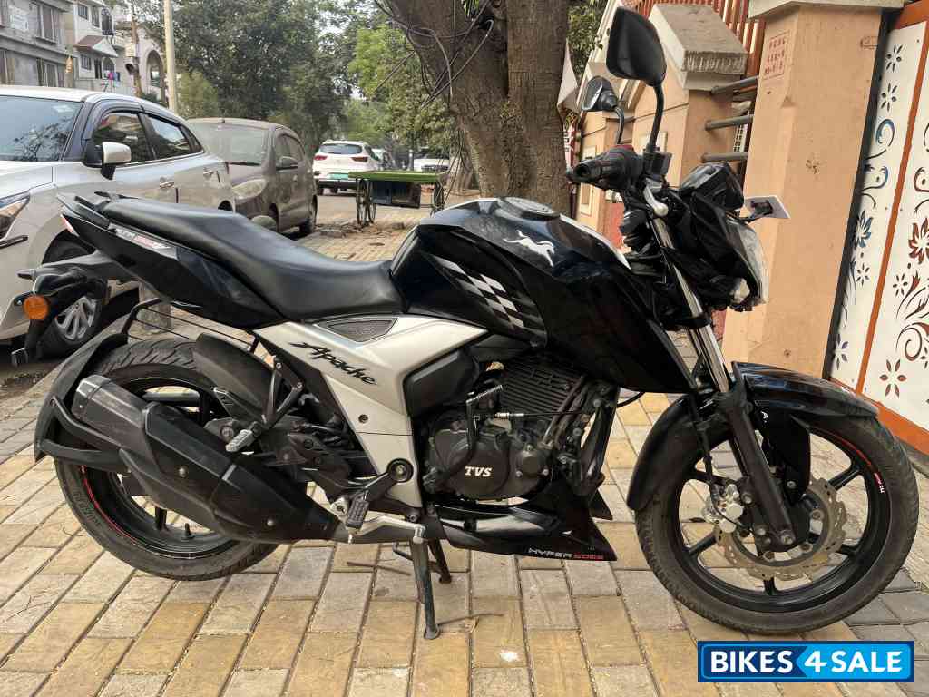 Black TVS Apache RTR 160 4V