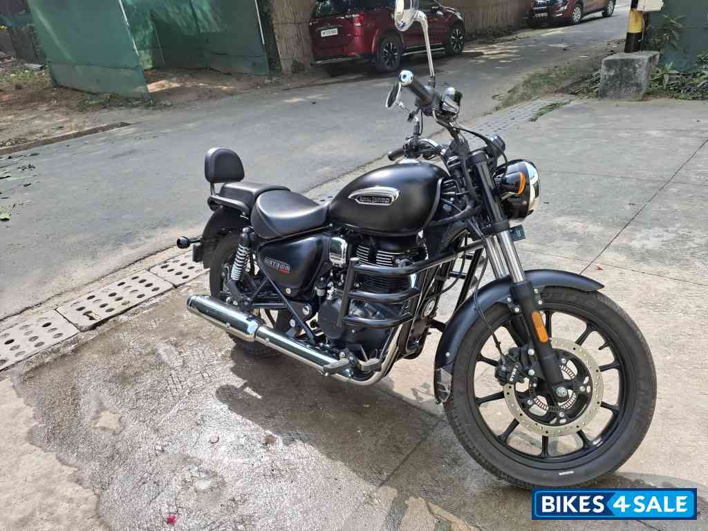 Royal Enfield Meteor 350 Stellar