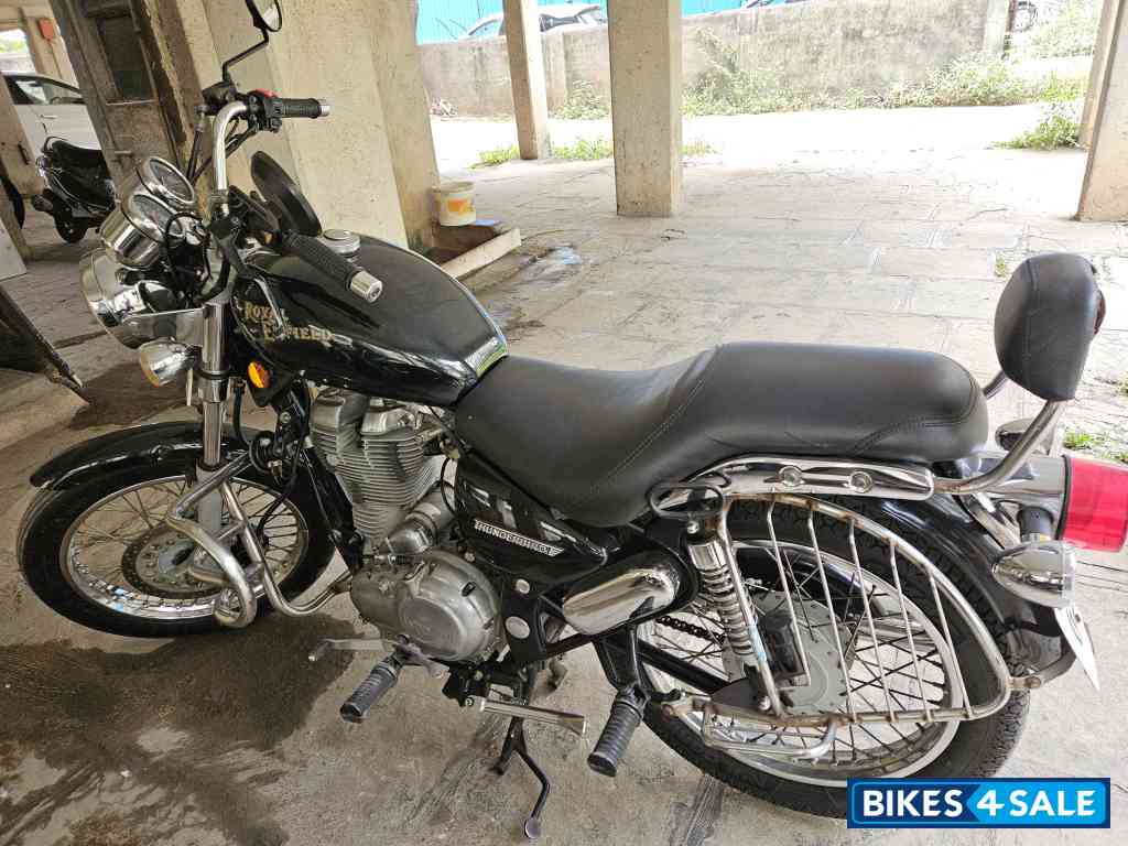 Black Royal Enfield Thunderbird 350