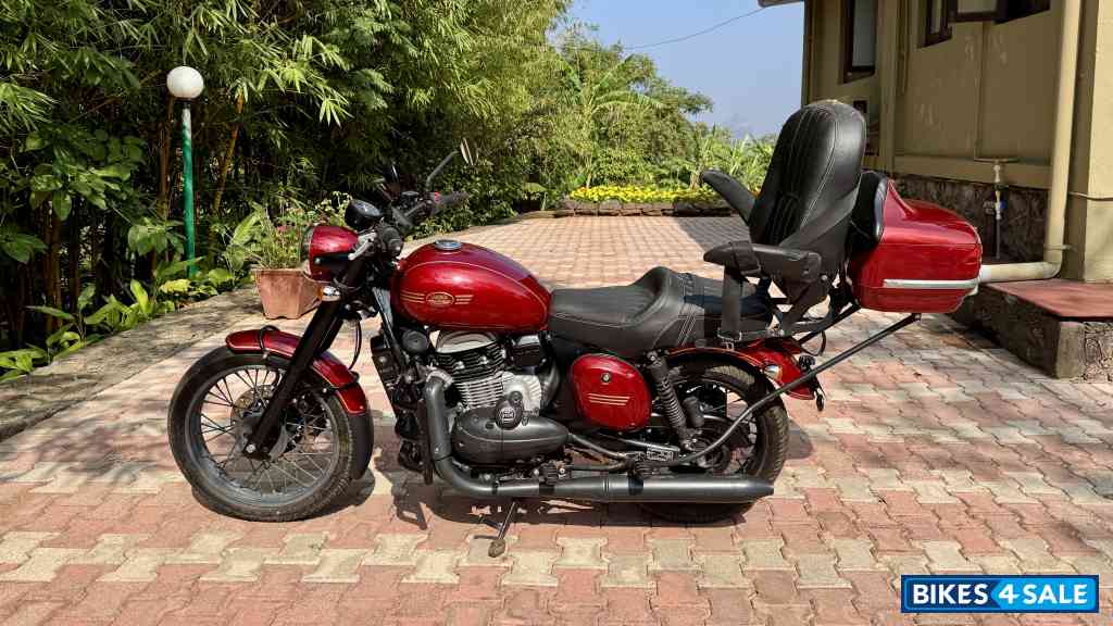 Comet Red Jawa forty two BS6