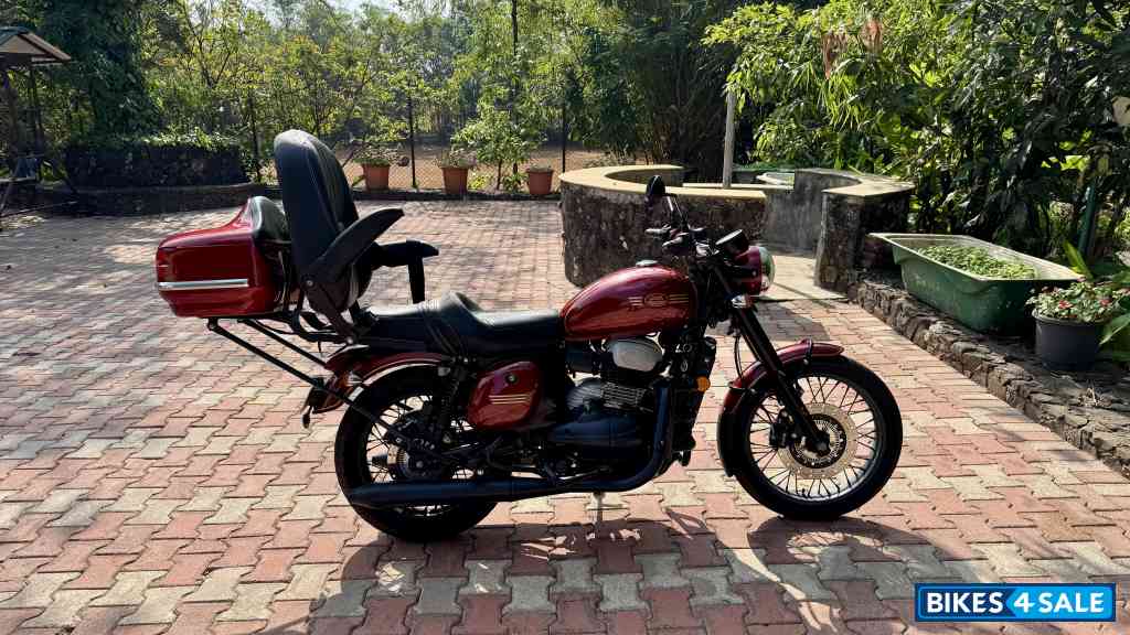 Comet Red Jawa forty two BS6