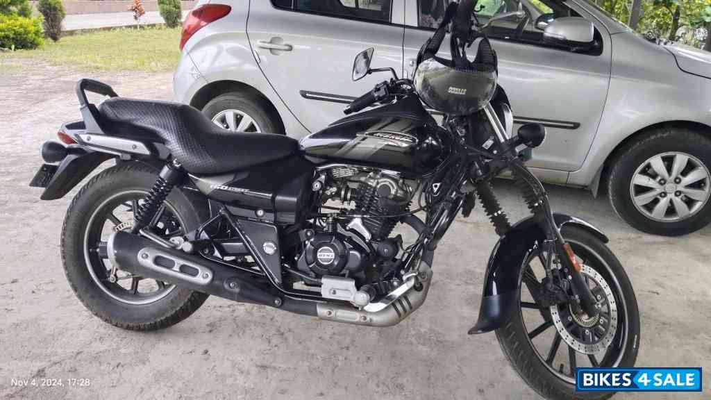 Ebony Black Mi Bajaj Avenger Street 160 BS6