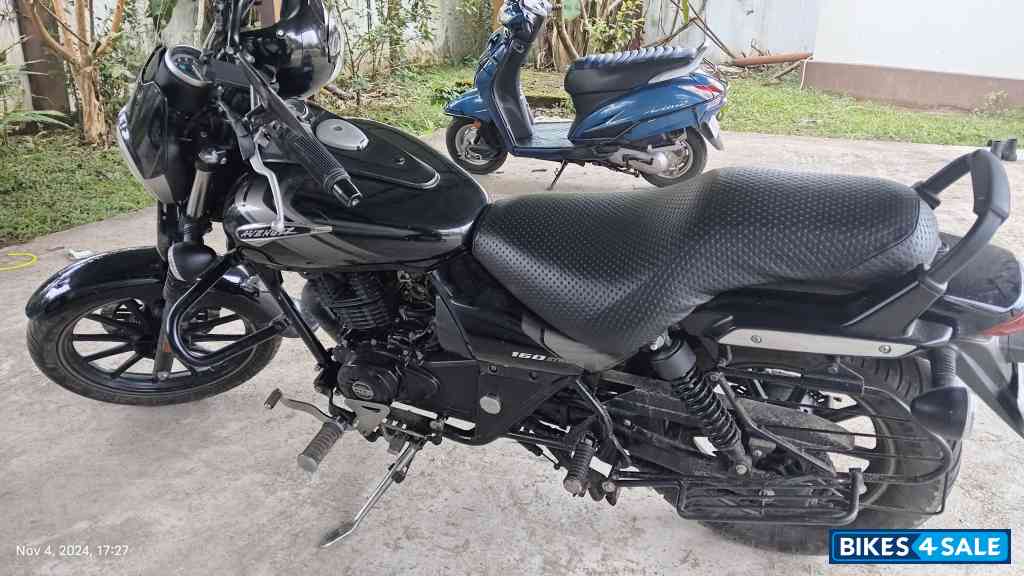 Ebony Black Mi Bajaj Avenger Street 160 BS6