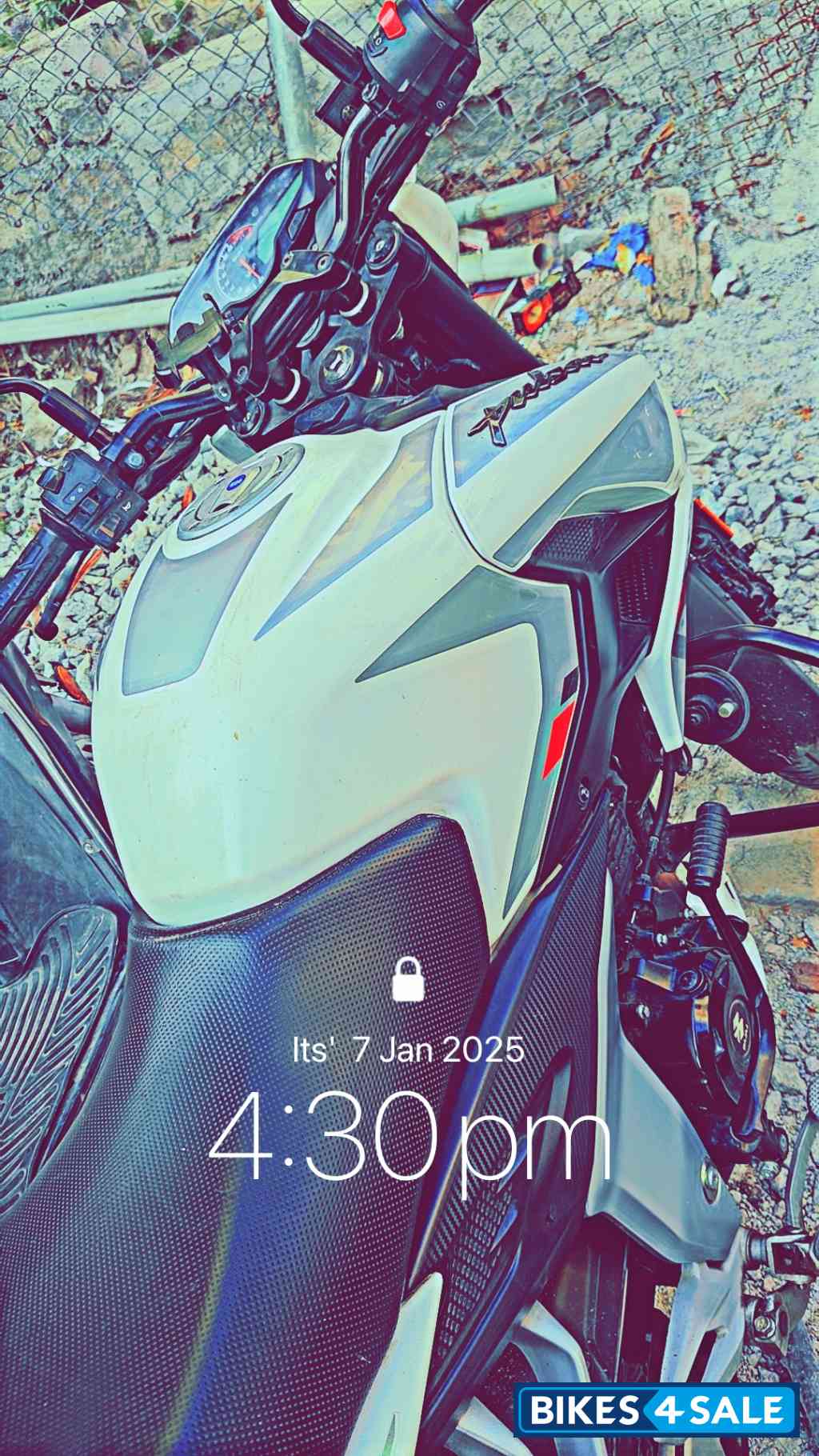 Pearl Metalic White Bajaj Pulsar N150