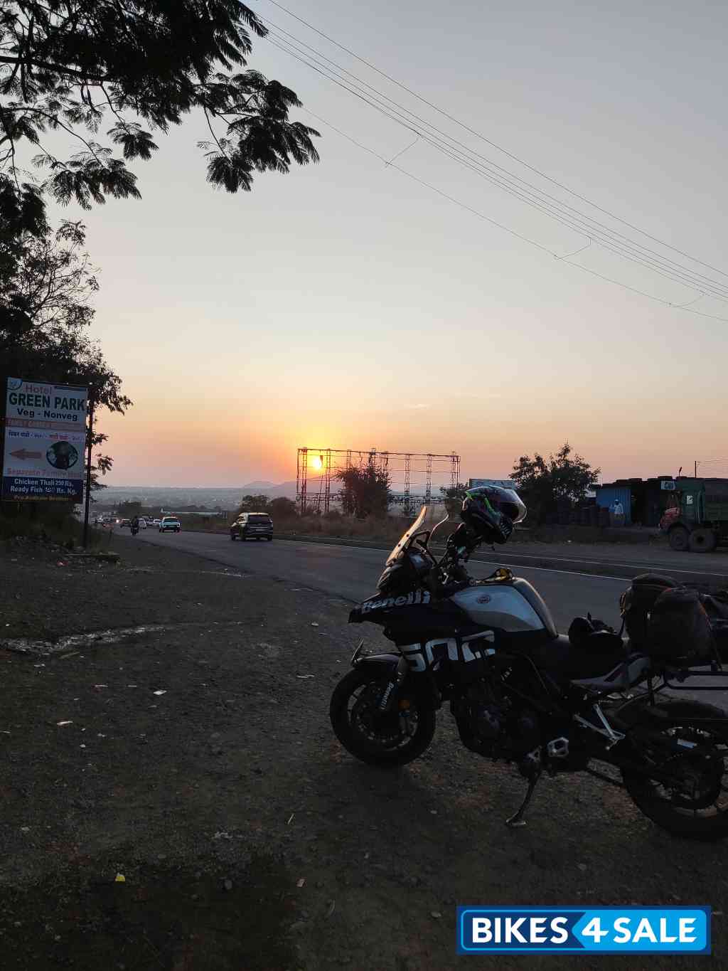 White Benelli TRK 502