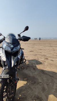 White Benelli TRK 502