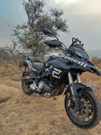 White Benelli TRK 502