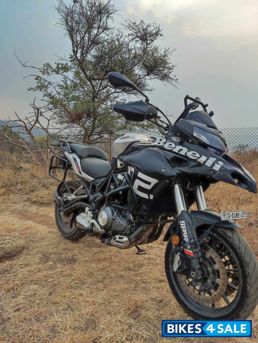 White Benelli TRK 502