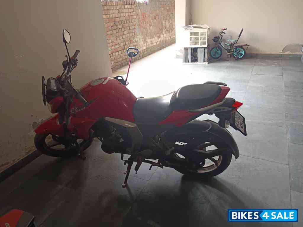 Red Yamaha FZ FI V2