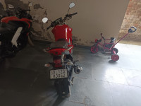 Red Yamaha FZ FI V2