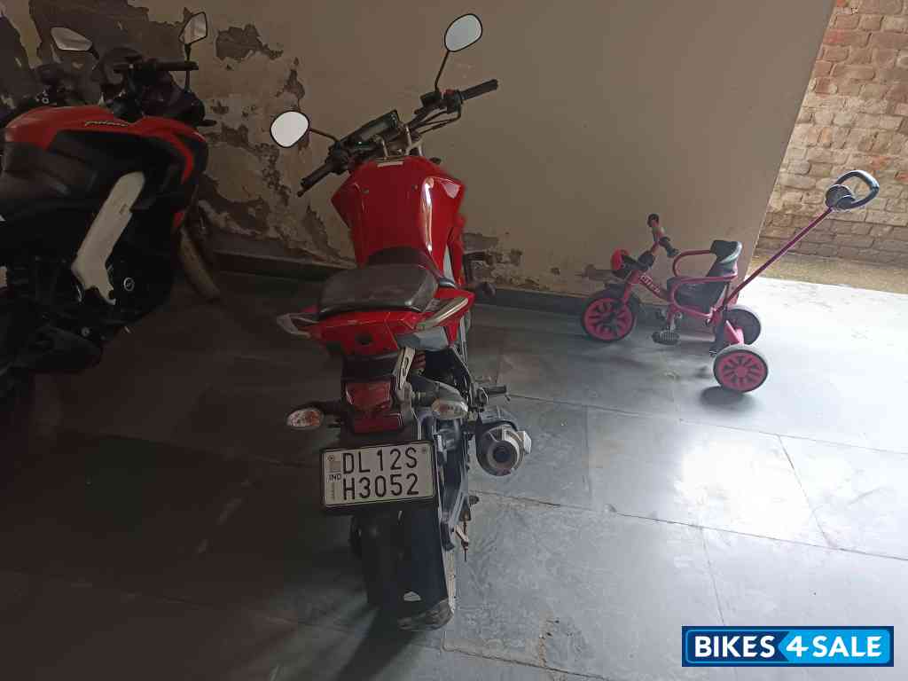Red Yamaha FZ FI V2