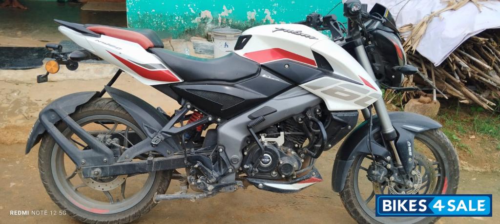 White And Black Bajaj Pulsar NS 160 BS6